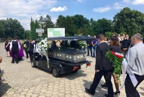 Niebo zapłakało nad grobem Piotra Wieteski. Setki osób wzięło udział w pogrzebie 19-latka