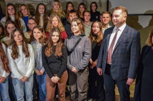 Młodzież polska mieszkająca we Francji zwiedza Warszawę w ramach „Poznaj Polskę – kraj rodzinny”