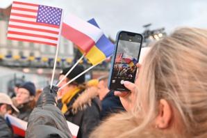 „Jesteśmy mocni i zjednoczeni. Świat nie odwróci wzroku od Ukrainy”. Wystąpienie Prezydenta USA w Warszawie