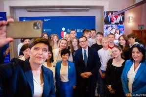 [VIDEO] Od 1 stycznia płaca minimalna wyniesie 4242 zł informuje Premier Mateusz Morawiecki