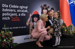 [VIDEO] Para Prezydencka wręczyła dyplomy stypendialne podopiecznym Fundacji Dorastaj z Nami