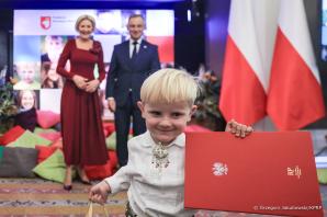 [VIDEO] Dyplomy stypendialne dla podopiecznych Fundacji Dorastaj z Nami