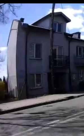 [VIDEO] Potrącił dwoje pieszych. Miał zakaz prowadzenia pojazdów i posiadał narkotyki