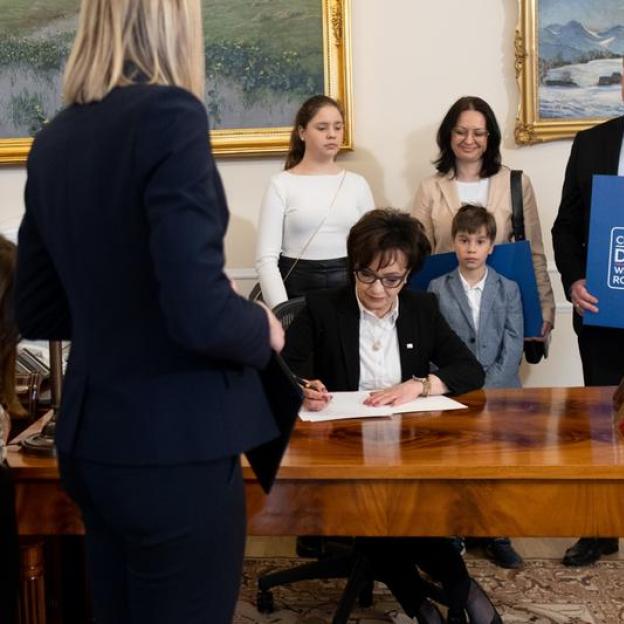 Spotkanie Marszałek Sejmu z przedstawicielami komitetu obywatelskiego w ramach kampanii „Chrońmy dzieci, wspierajmy rodziców”