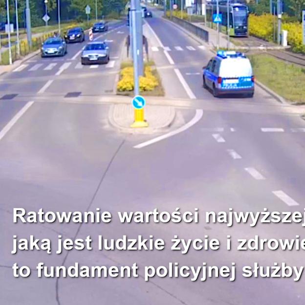 [VIDEO] Policyjna eskorta 4-letniego chłopca, który wymagał pilnej pomocy medycznej