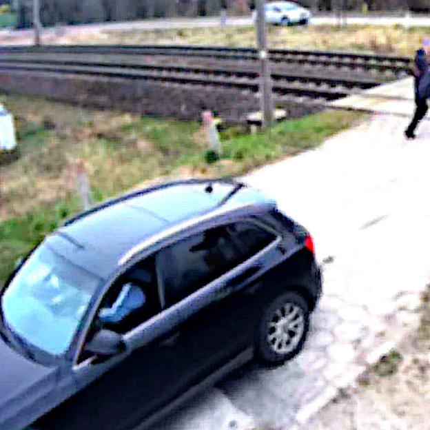 [VIDEO] Kożuszki-Parcel: wzorowe zachowanie na przejeździe kolejowo-drogowym