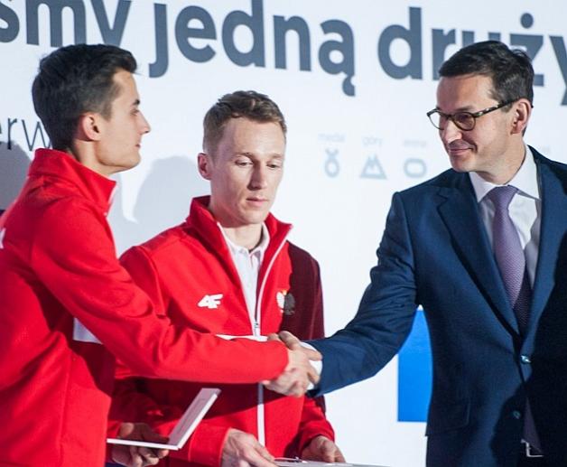 Premier Mateusz Morawiecki do olimpijczyków wylatujących do Korei Południowej: Wierzę, że na dacie z siebie wszystko, bo Polska jest tego warta