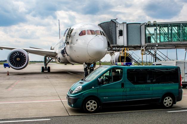 Z cyklu hytry Gruzin. Z Gruzji do Francj, Turcji potem Polska, Holandia, Meksyk i USA. Gruzin zakończył podróż na Okęciu