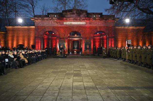 [VIDEO] Hołd dla bohaterów wspólnej walki o zrzucenie rosyjskich kajdan. Uroczystości na Cytadeli Warszawskiej w 160. rocznicę Powstania Styczniowego