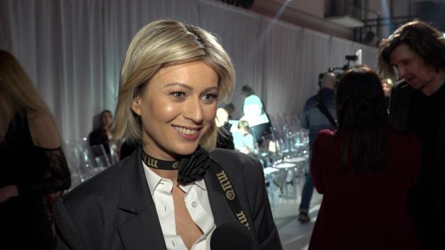 [VIDEO] Katarzyna Zdanowicz: Gama kolorów i fasonów odpowiednich na wizję się zmienia. Po kilkunastu latach pracy w telewizji już nie mam ochoty na granatowe marynarki