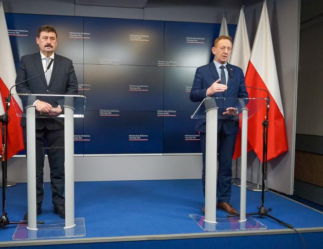 Sprawa zboża jest w tej chwili najważniejsza- briefing prasowy ministra rolnictwa i rozwoju wsi Roberta Telusa