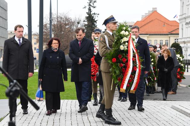 Minister Sprawiedliwości oddał hołd ofiarom tragedii smoleńskiej