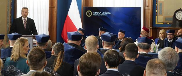 [VIDEO] Minister Edukacji i Nauki Przemysław Czarnek uczestniczył w pierwszej inauguracji roku akademickiego 2023/2024 w Szkole Głównej Mikołaja Kopernika w Warszawie